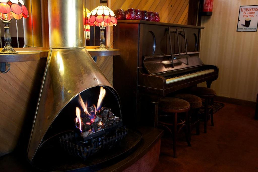 Castlerea Tully'S Hotel מראה חיצוני תמונה